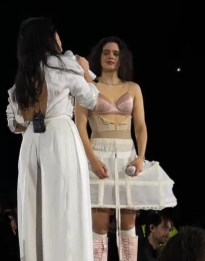 Rosalía y Carminho, en el primer concierto de LUX TOUR en Lisboa (Portugal) Rosalía y Carminho, en el primer concierto de LUX TOUR en Lisboa (Portugal)