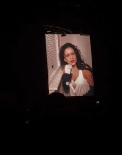 Rosalía, en su confesionario con la futbolista Kila Nazareth en Lisboa.