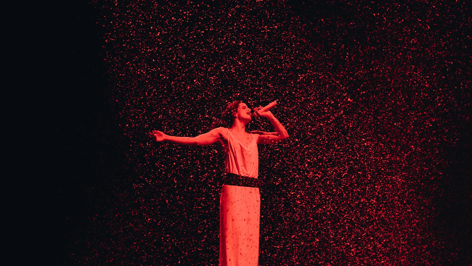 Rosalía durante un concierto del 'LUX TOUR' en Madrid Rosalía durante un concierto del 'LUX TOUR' en Madrid