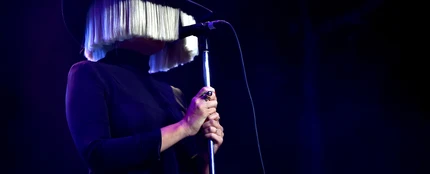 Sia, durante una actuación en 2015. Sia, durante una actuación en 2015.