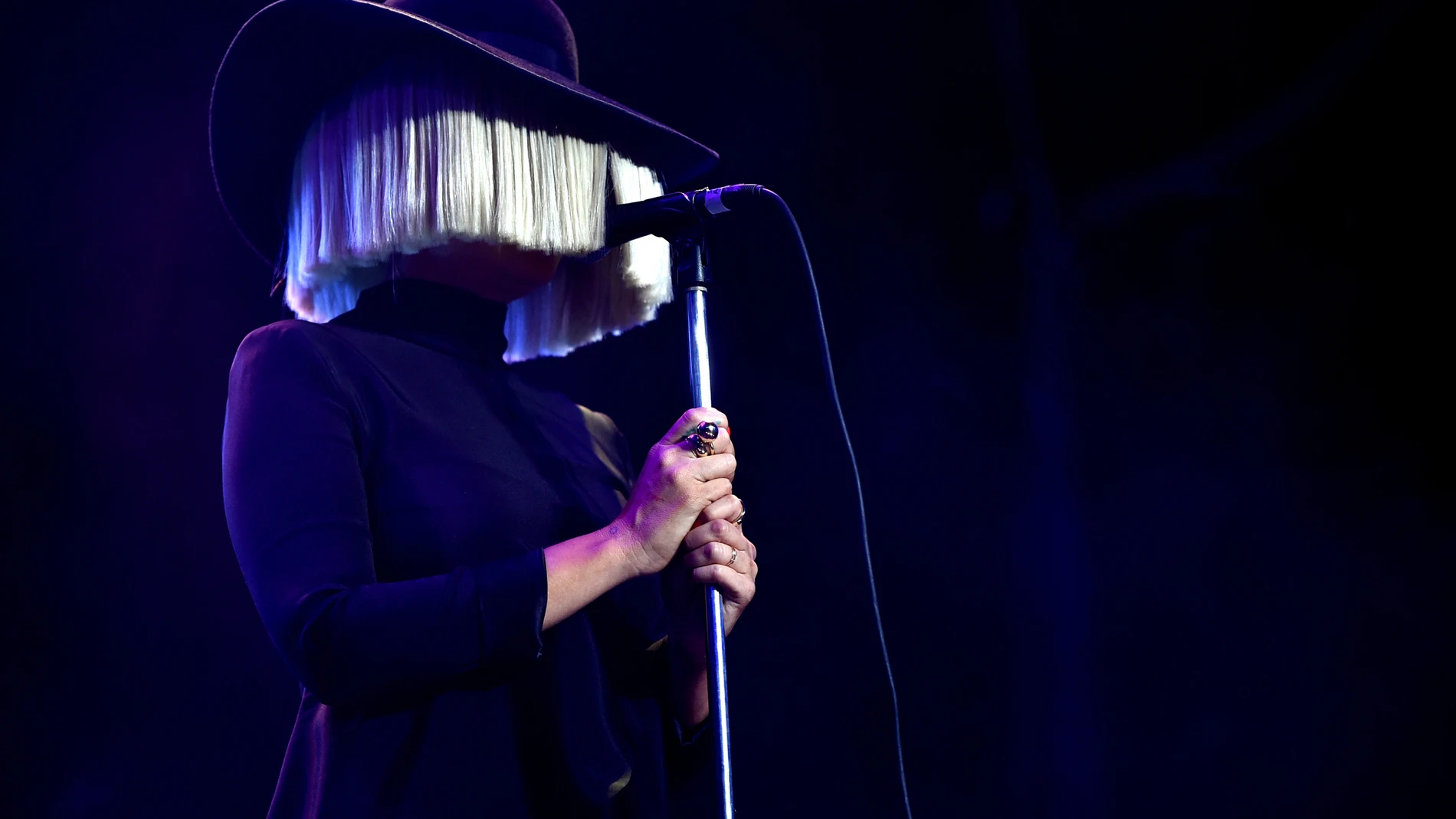 Sia, durante una actuación en 2015. Sia, durante una actuación en 2015.