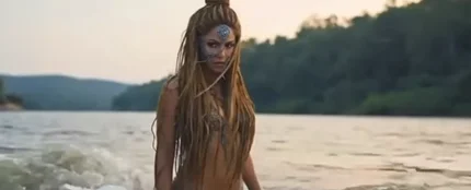 Shakira, en el videoclip promocional de Choka Choka Shakira, en el videoclip promocional de Choka Choka