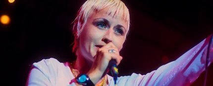 Dolores O'Riordan en 1994 Dolores O'Riordan en 1994