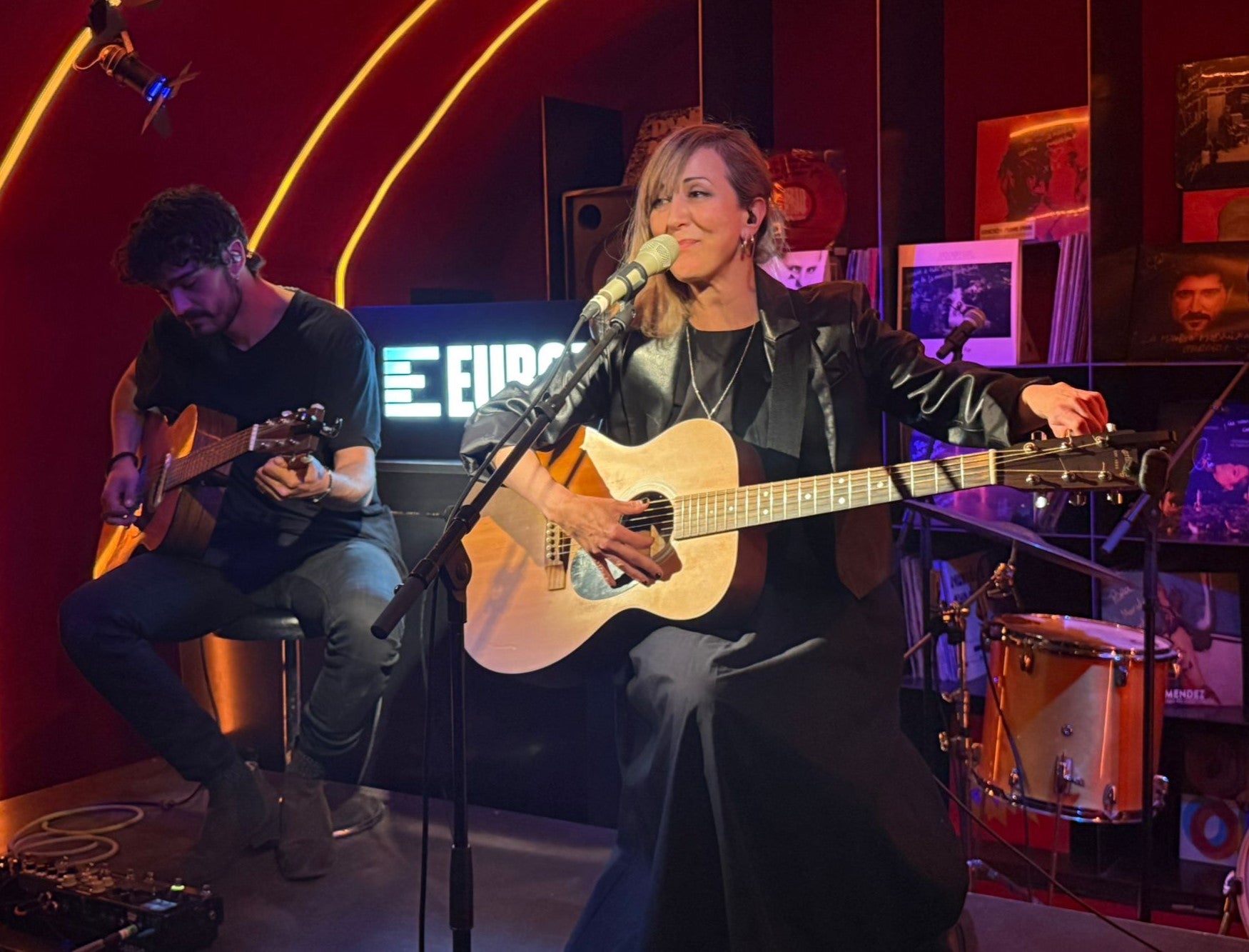 Nena Daconte en Local de Ensayo Europa FM Nena Daconte en Local de Ensayo Europa FM