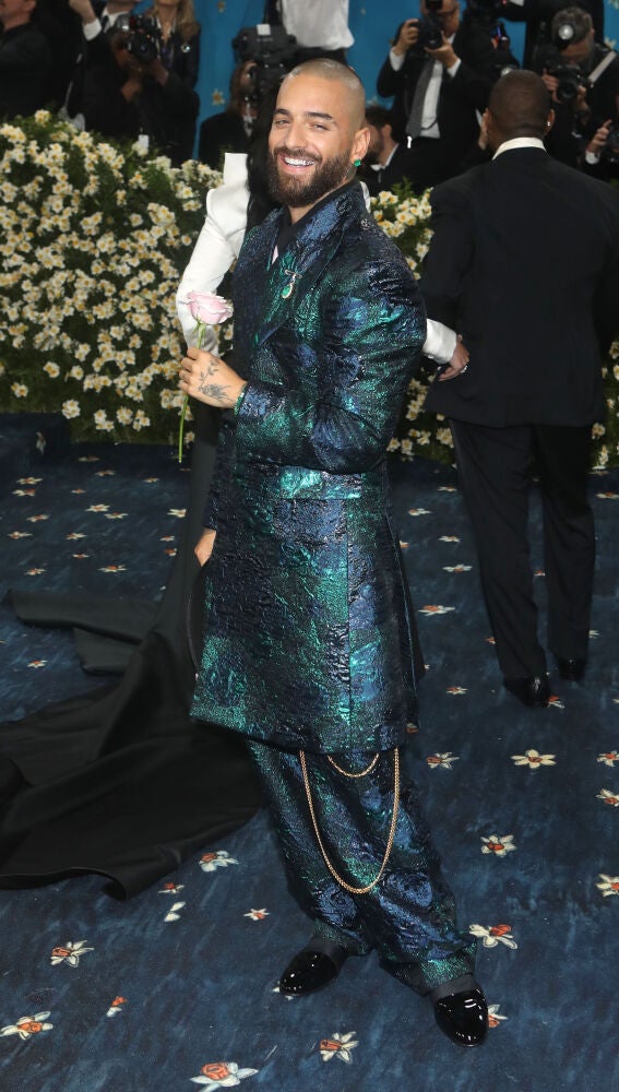 Maluma, vestido del diseñador Willy Echavarría.