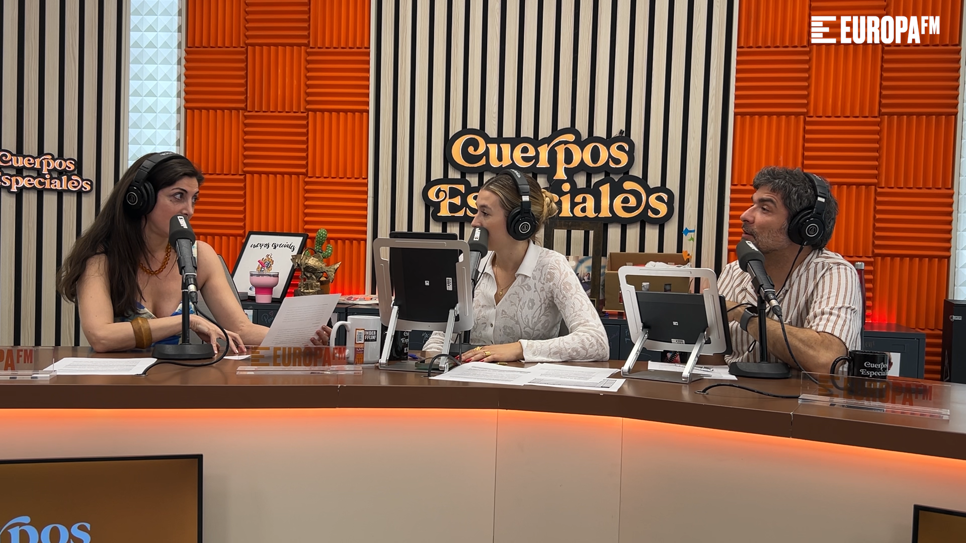 Espido Freire con Eva Soriano y Nacho García en Cuerpos especiales Espido Freire con Eva Soriano y Nacho García en Cuerpos especiales