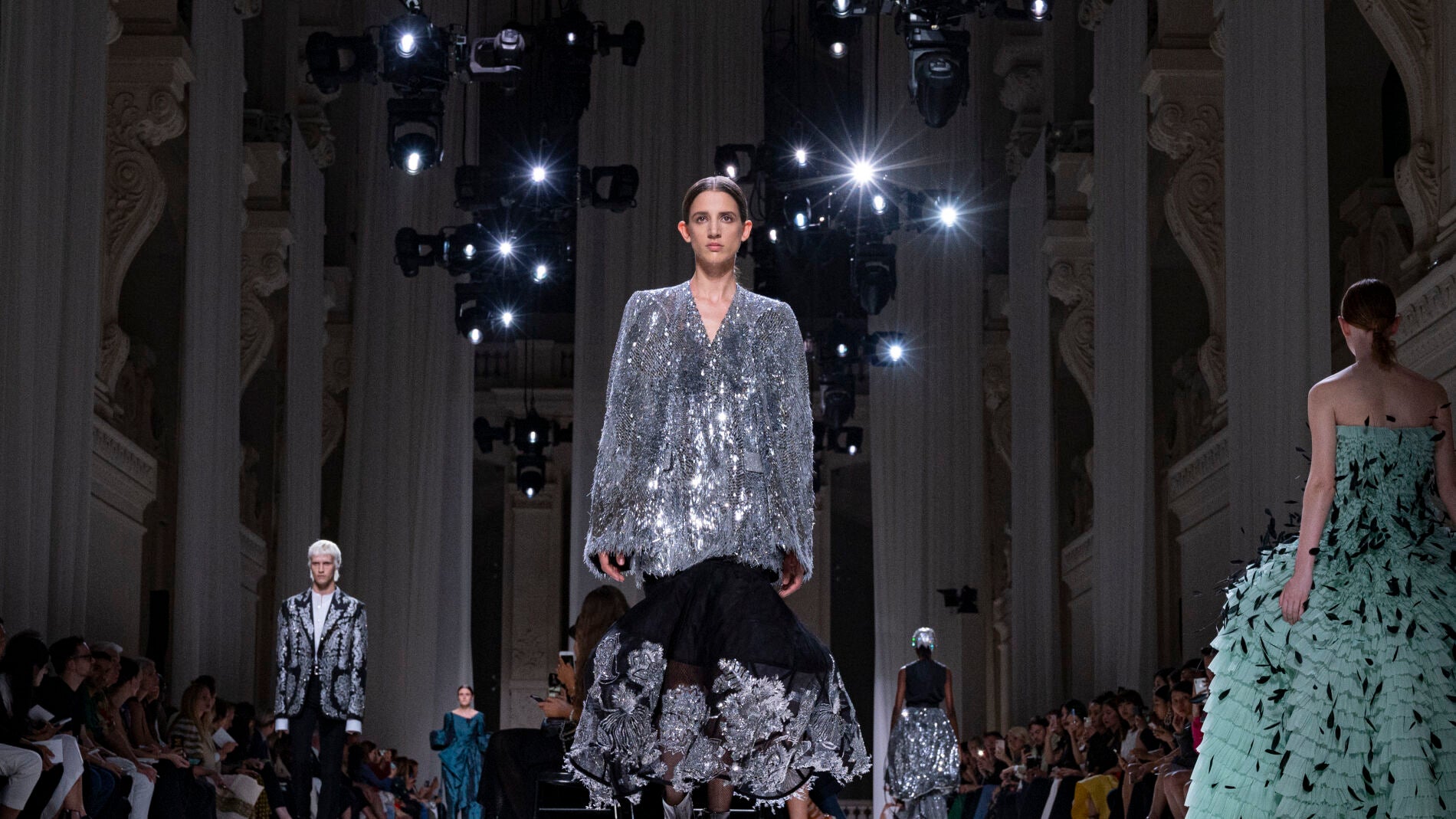 Rachel Marx desfilando en la Paris Fashion Week 2019