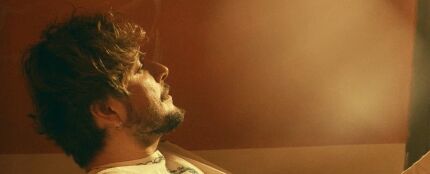 Manuel Carrasco en la portada de 'A la sombra de una higuera'