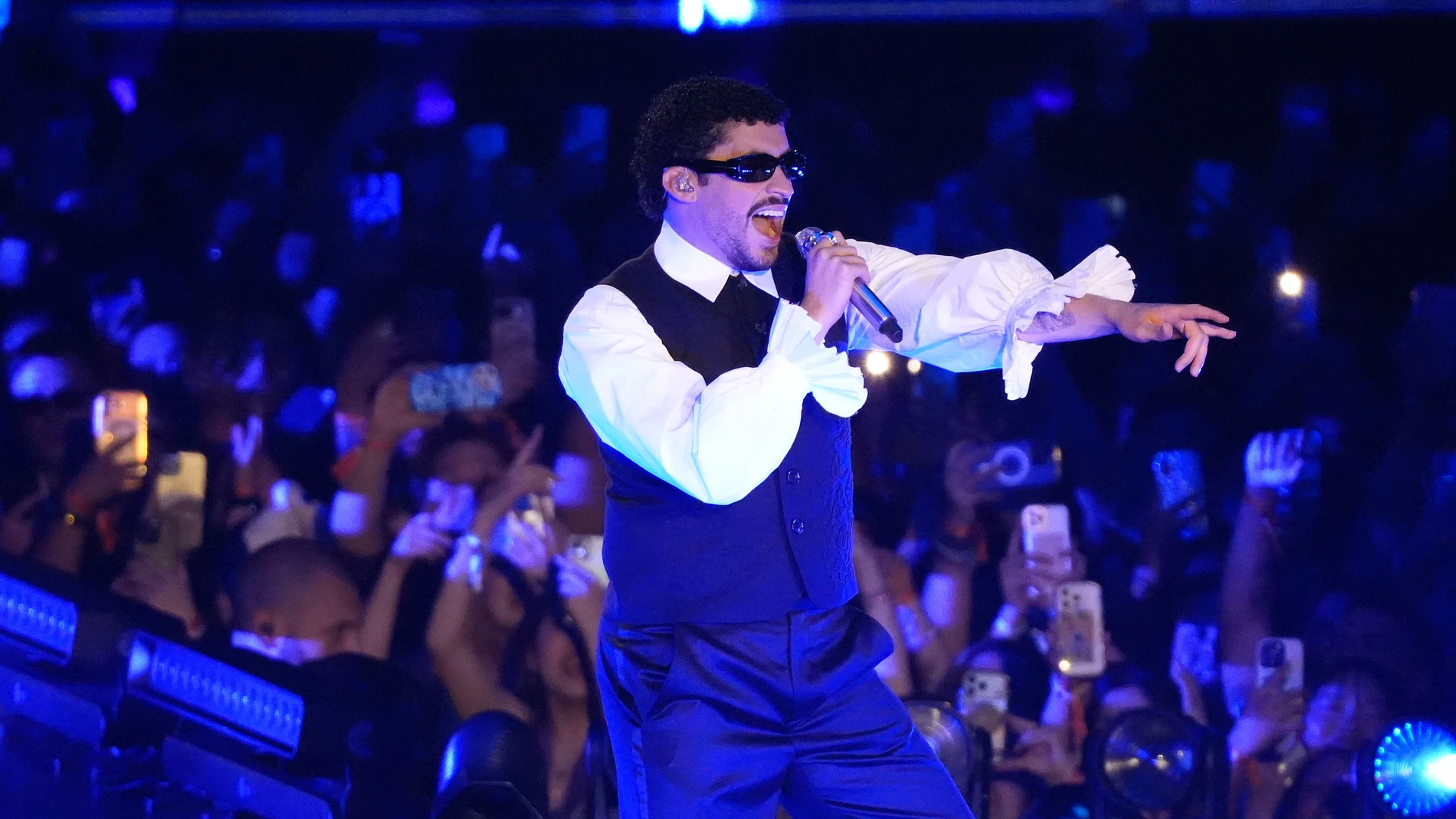 Bad Bunny actuando en Japón Bad Bunny actuando en Japón