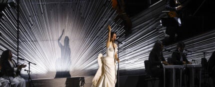 Rosal&iacute;a cant&oacute; 'Reliquia' y 'La Perla' sobre el Guadalquivir