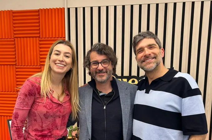 Fernando Velázquez, con Eva Soriano y Nacho García en 'Cuerpos especiales' Fernando Velázquez, con Eva Soriano y Nacho García en 'Cuerpos especiales'