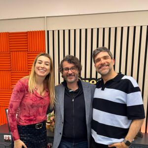 El compositor Fernando Velázquez le pone nota a la canción 'Dinosaurio' El compositor Fernando Velázquez le pone nota a la canción 'Dinosaurio'