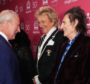 Rod Stewart y Ronnie Wood con el rey Carlos III Rod Stewart y Ronnie Wood con el rey Carlos III