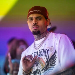 El dardo de Chris Brown a Zara Larsson tras la crítica de una revista a su nuevo disco El dardo de Chris Brown a Zara Larsson tras la crítica de una revista a su nuevo disco