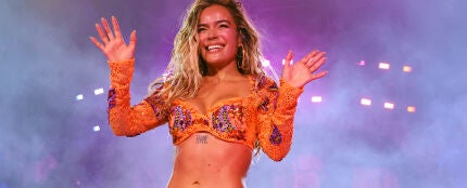 Karol G actuando en el Festival Coachella 2026
