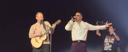 Daddy Yankee actuando junto a Ed Sheeran 