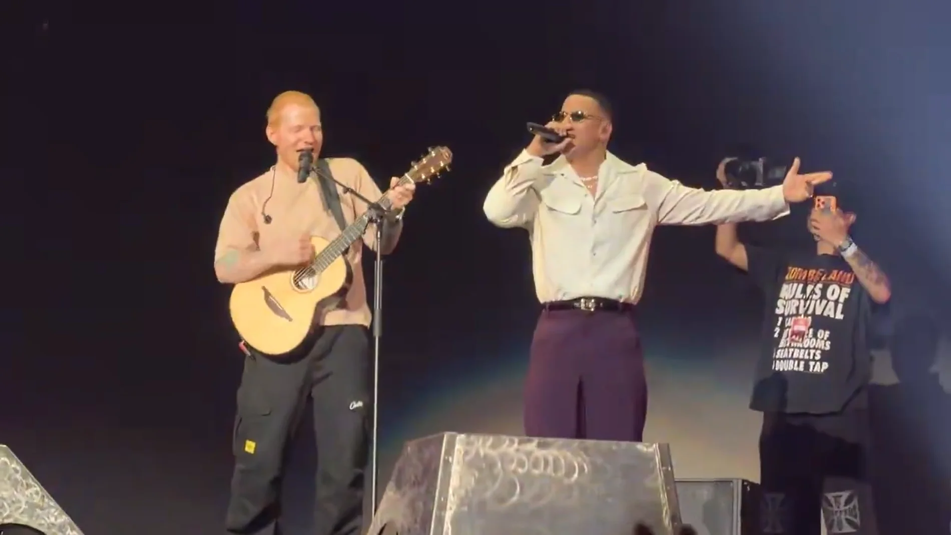 Daddy Yankee actuando junto a Ed Sheeran Daddy Yankee actuando junto a Ed Sheeran