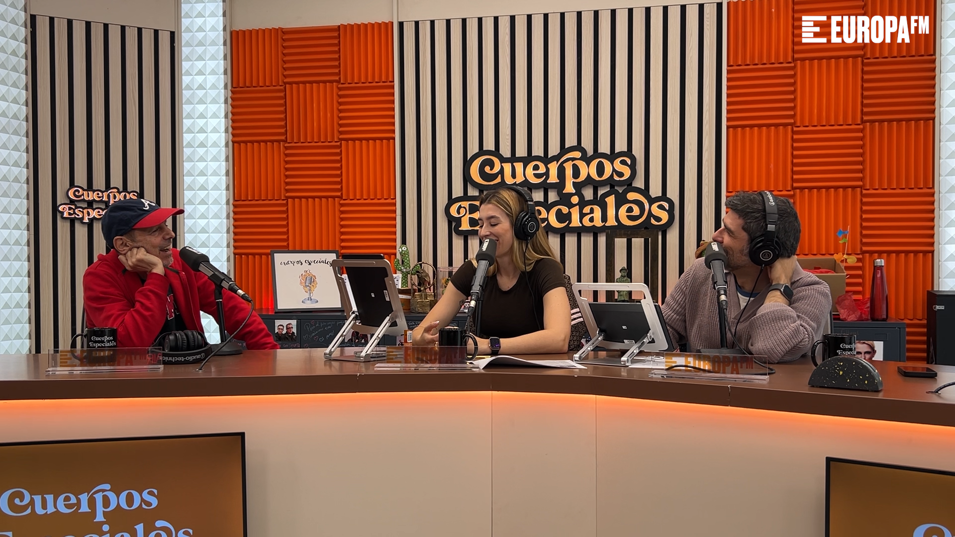 Alejo Estivel, con Eva Soriano y Nacho García en Cuerpos especiales. Alejo Estivel, con Eva Soriano y Nacho García en Cuerpos especiales.