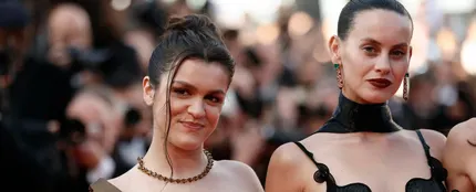 Amaia, junto a Milena Smit en la alfombra roja de Cannes. Amaia, junto a Milena Smit en la alfombra roja de Cannes.