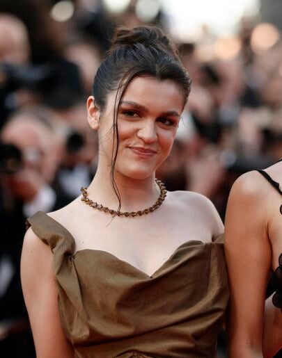 Amaia, junto a Milena Smit en la alfombra roja de Cannes.
