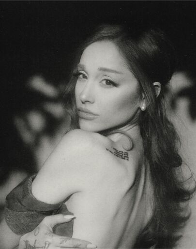 Ariana Grande para la promoción de 'hate that i made you love me' 