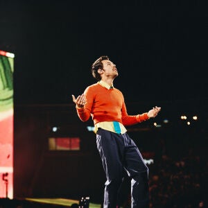 Harry Styles habla con sus fans sobre las quejas con el escenario de su gira Harry Styles habla con sus fans sobre las quejas con el escenario de su gira