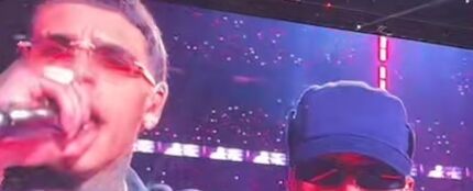 Bad Bunny y el rapero Luar la L, en el segundo concierto de DeB&Iacute; TiRAR M&aacute;S FOToS World Tour en Madrid