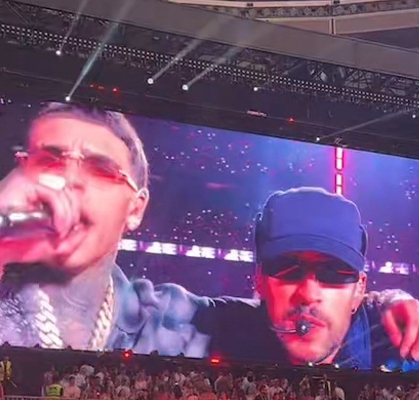 Bad Bunny y el rapero Luar la L, en el segundo concierto de DeBÍ TiRAR MáS FOToS World Tour en Madrid Bad Bunny y el rapero Luar la L, en el segundo concierto de DeBÍ TiRAR MáS FOToS World Tour en Madrid