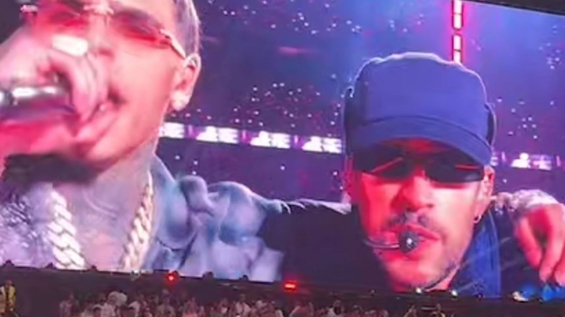 Bad Bunny y el rapero Luar la L, en el segundo concierto de DeBÍ TiRAR MáS FOToS World Tour en Madrid Bad Bunny y el rapero Luar la L, en el segundo concierto de DeBÍ TiRAR MáS FOToS World Tour en Madrid
