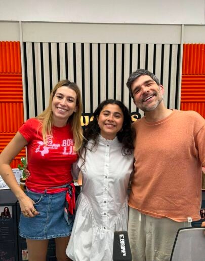 Silvana Estrada con Eva Soriano y Nacho García en 'Cuerpos especiales'