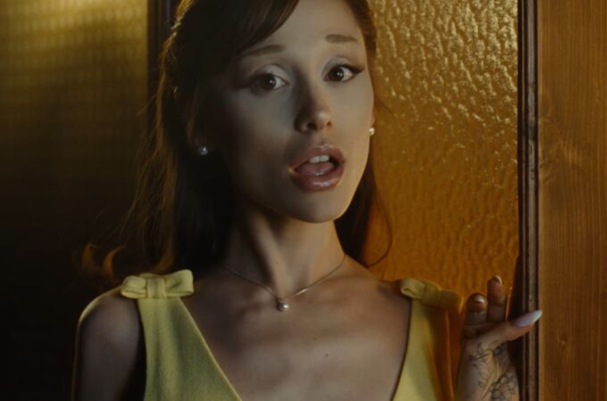 Ariana grande en el videoclip de 'hate that i made you love me'