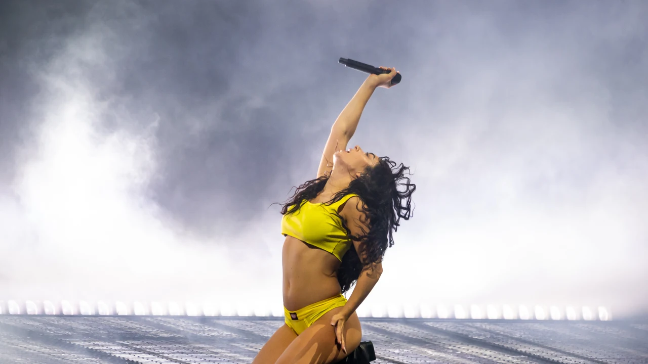 Charli XCX anuncia la gira de su nuevo álbum 'Music, Fashion, Film'