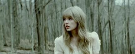 Taylor Swift en el videoclip de 'Safe & Sound'