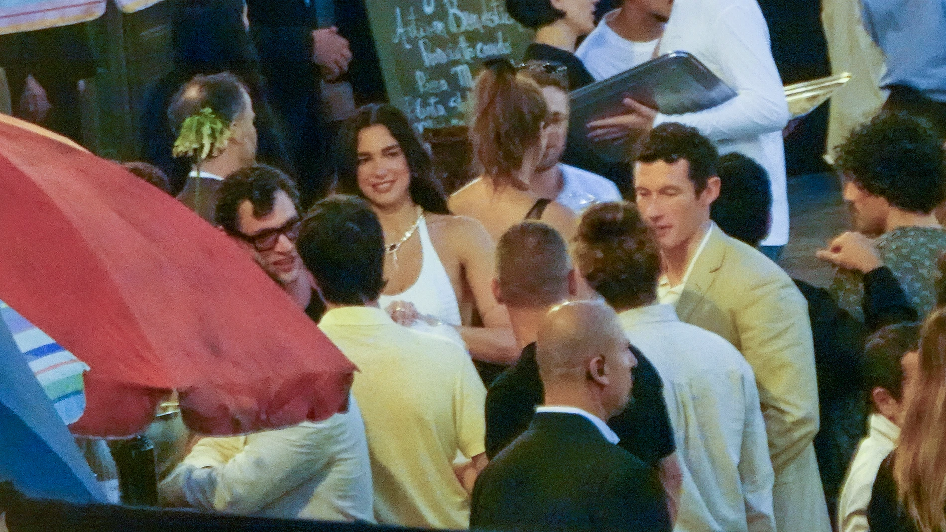 Dua Lipa y Callum Turner durante su boda en Italia Dua Lipa y Callum Turner durante su boda en Italia