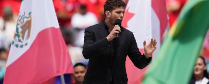 Michael Bubl&eacute; en la ceremonia de Toronto para inaugurar su primer Mundial