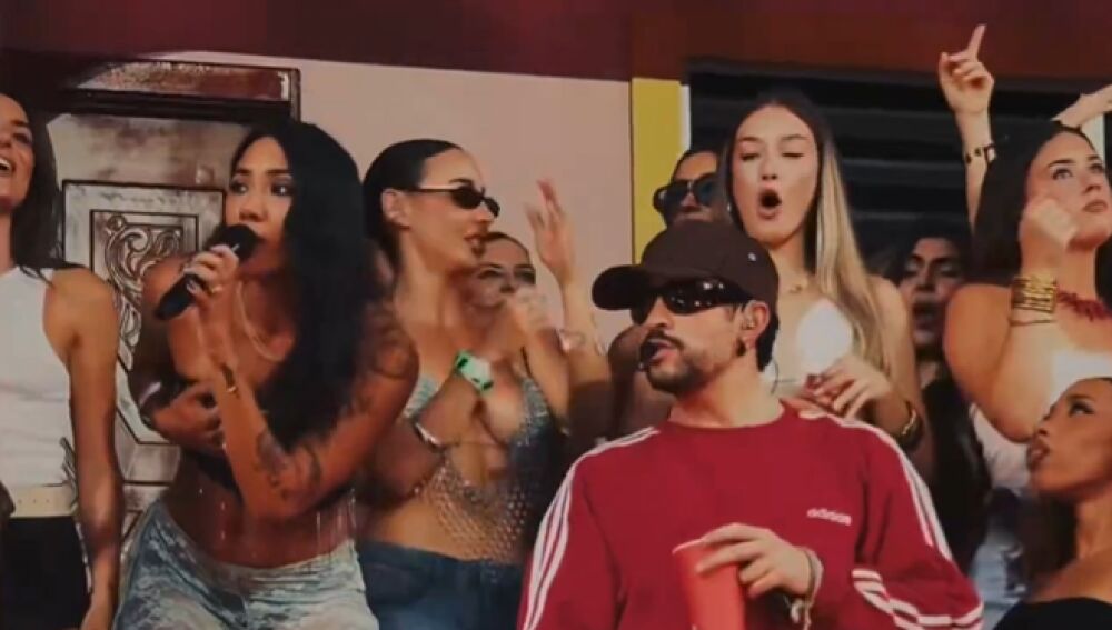 Bad Bunny y RaiNao Bad Bunny y RaiNao