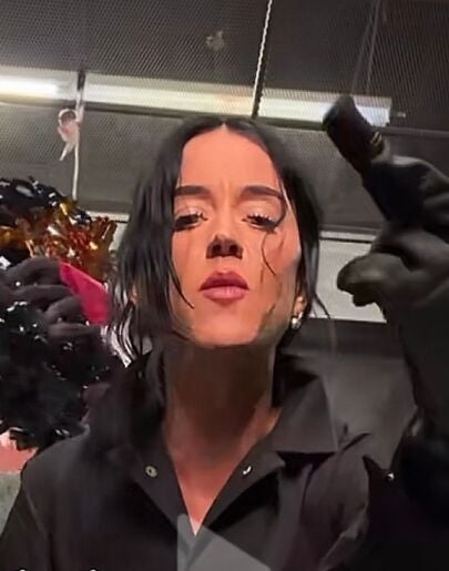 Katy Perry en el adelanto de 'Watch It Burn'