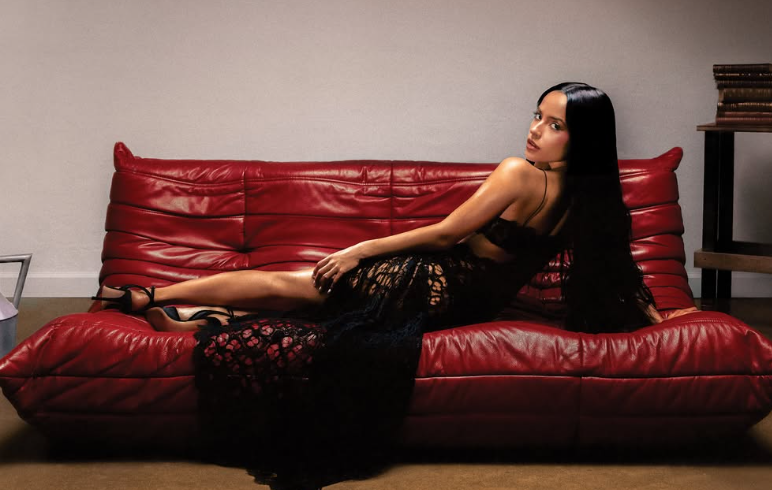 Becky G en la portada de 'BARAJA BENDITA' Becky G en la portada de 'BARAJA BENDITA'