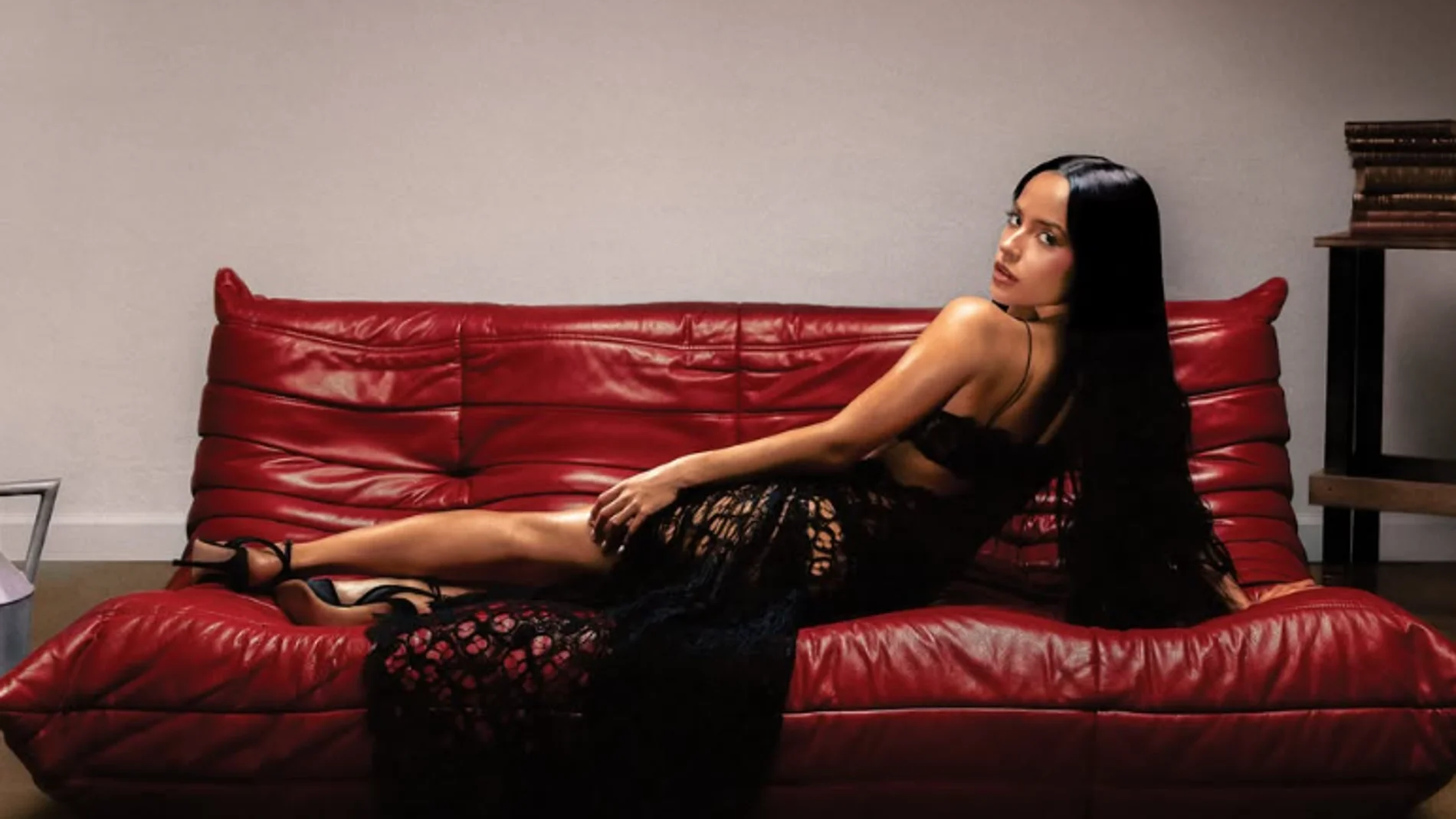 Becky G en la portada de 'BARAJA BENDITA' Becky G en la portada de 'BARAJA BENDITA'