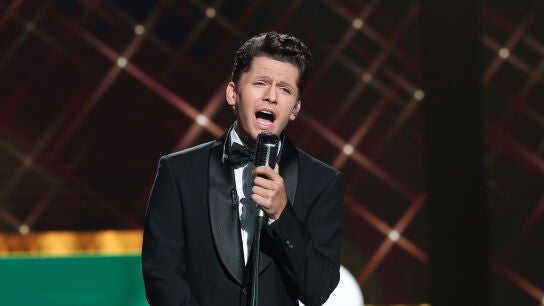 Todo un galán: Martín Savi saca su lado más romántico como Luis Miguel