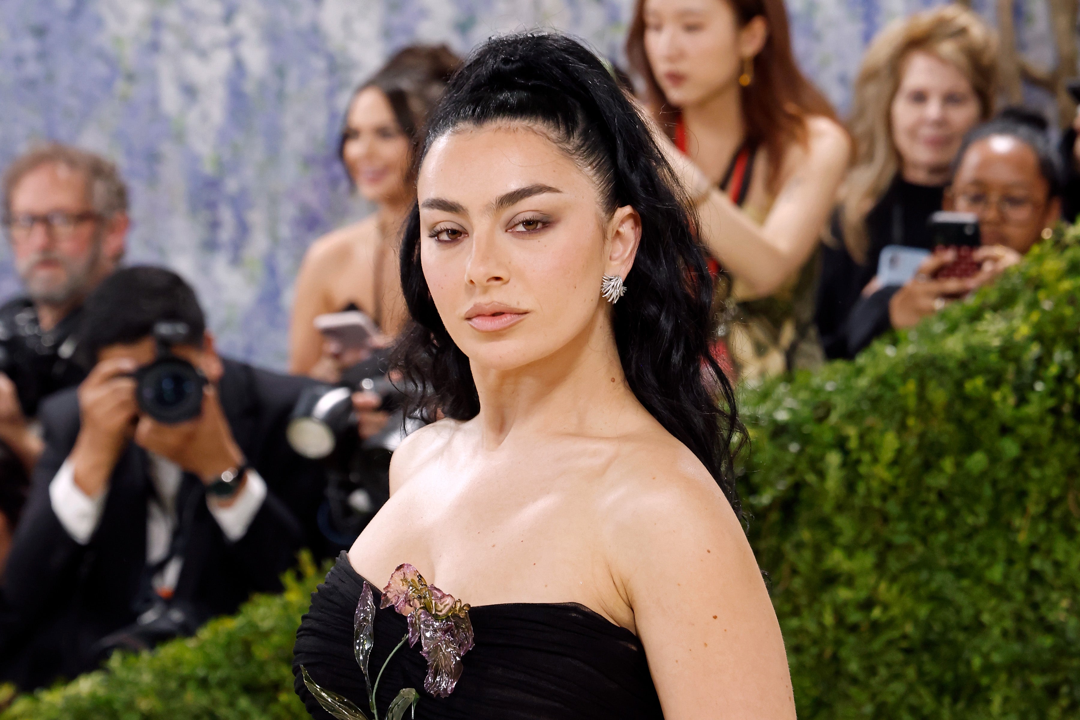 Charli xcx anuncia una sesión de escucha de 'Music, Fashion, Film' en Madrid Charli xcx anuncia una sesión de escucha de 'Music, Fashion, Film' en Madrid
