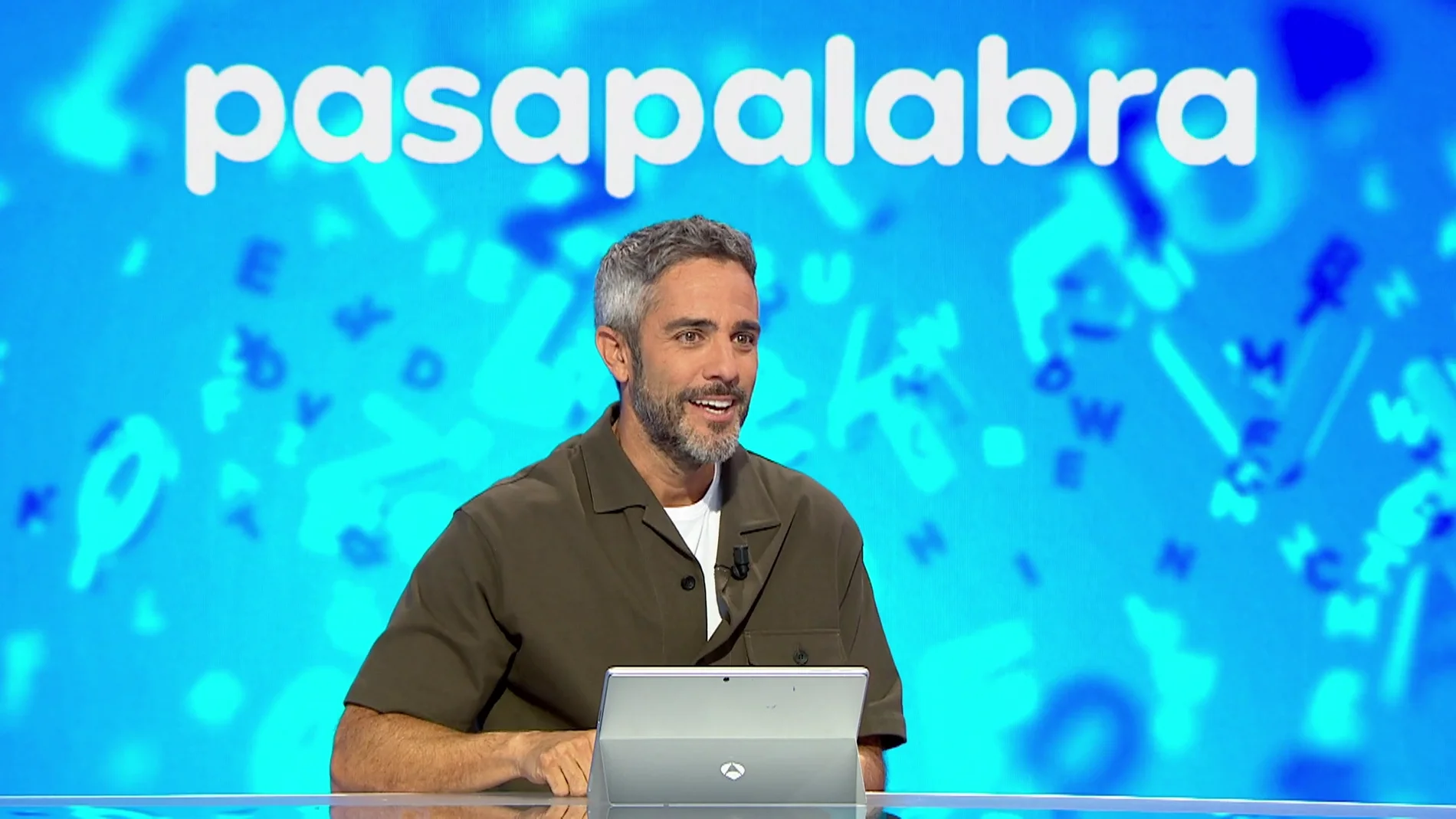 La razón por la que Juanjo Ballesta participa con gafas de sol en Pasapalabra La razón por la que Juanjo Ballesta participa con gafas de sol en Pasapalabra
