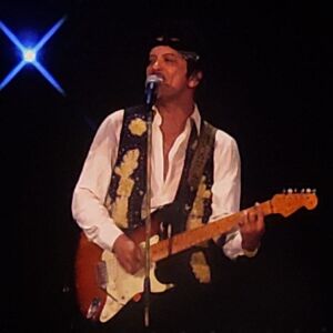 Bruno Mars crea una discoteca ochentera en en el Metropolitano de Madrid Bruno Mars crea una discoteca ochentera en en el Metropolitano de Madrid