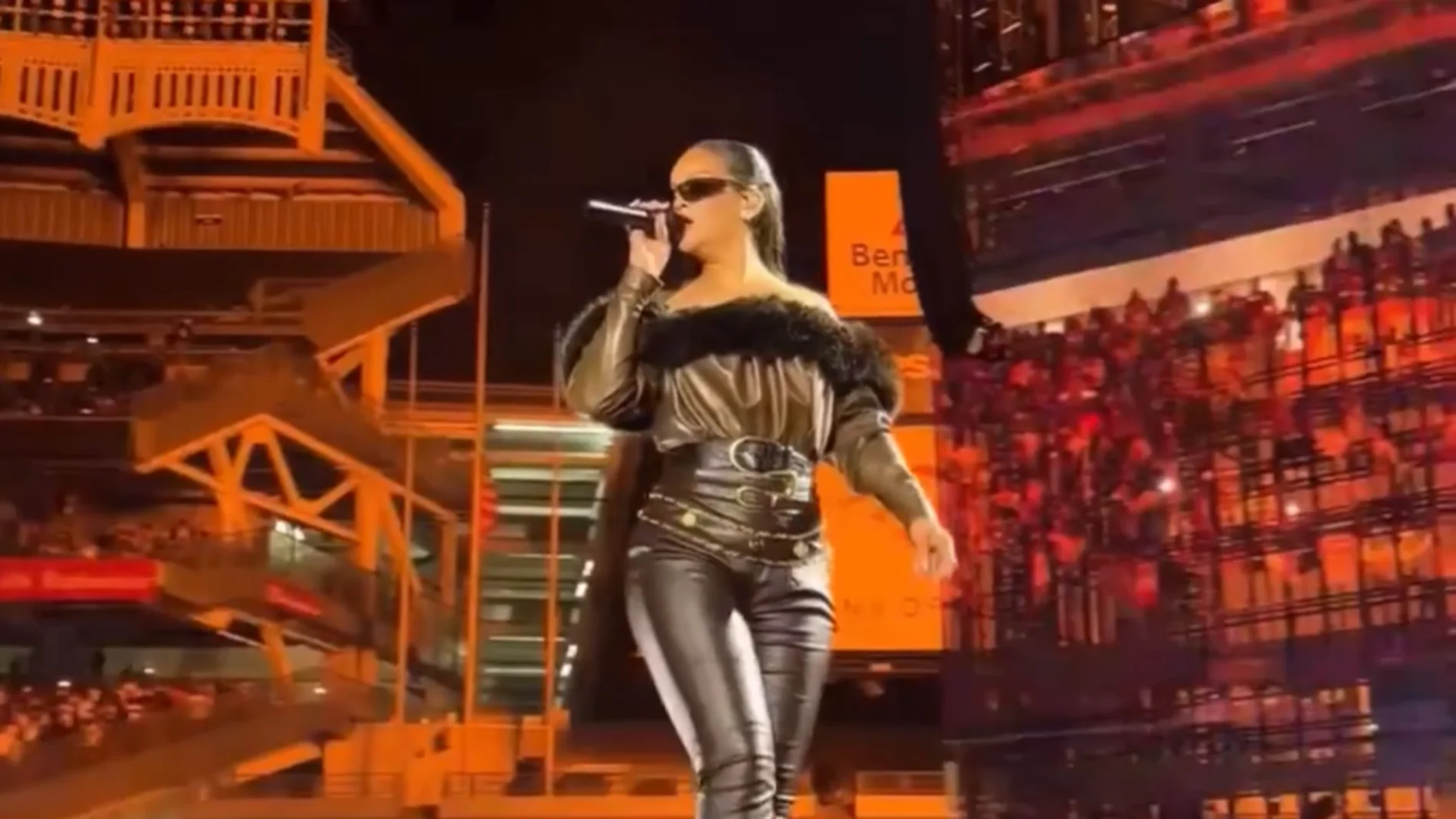 Rihanna vuelve al escenario como invitada en el concierto de Jay-Z Rihanna vuelve al escenario como invitada en el concierto de Jay-Z