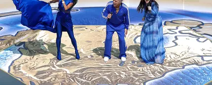 Las actuaciones de la final, en directo: Robbie Williams, Laura Pausini y Nicole Scherzinger interpretan 'Desire' Las actuaciones de la final, en directo: Robbie Williams, Laura Pausini y Nicole Scherzinger interpretan 'Desire'