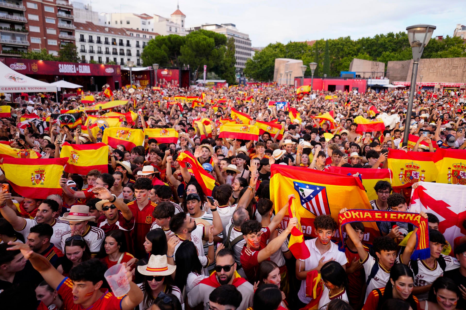 La plaza de colón se vuelva con la selección