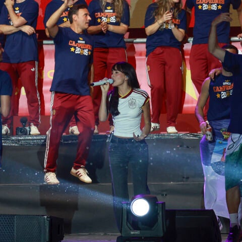 Aitana celebra la victoria del Mundial de España en Cibeles