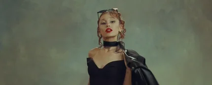 Ariana Grande en el videoclip de 'petal' Ariana Grande en el videoclip de 'petal'