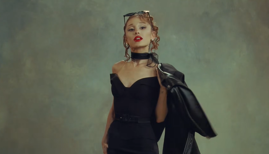 Ariana Grande en el videoclip de 'petal' Ariana Grande en el videoclip de 'petal'