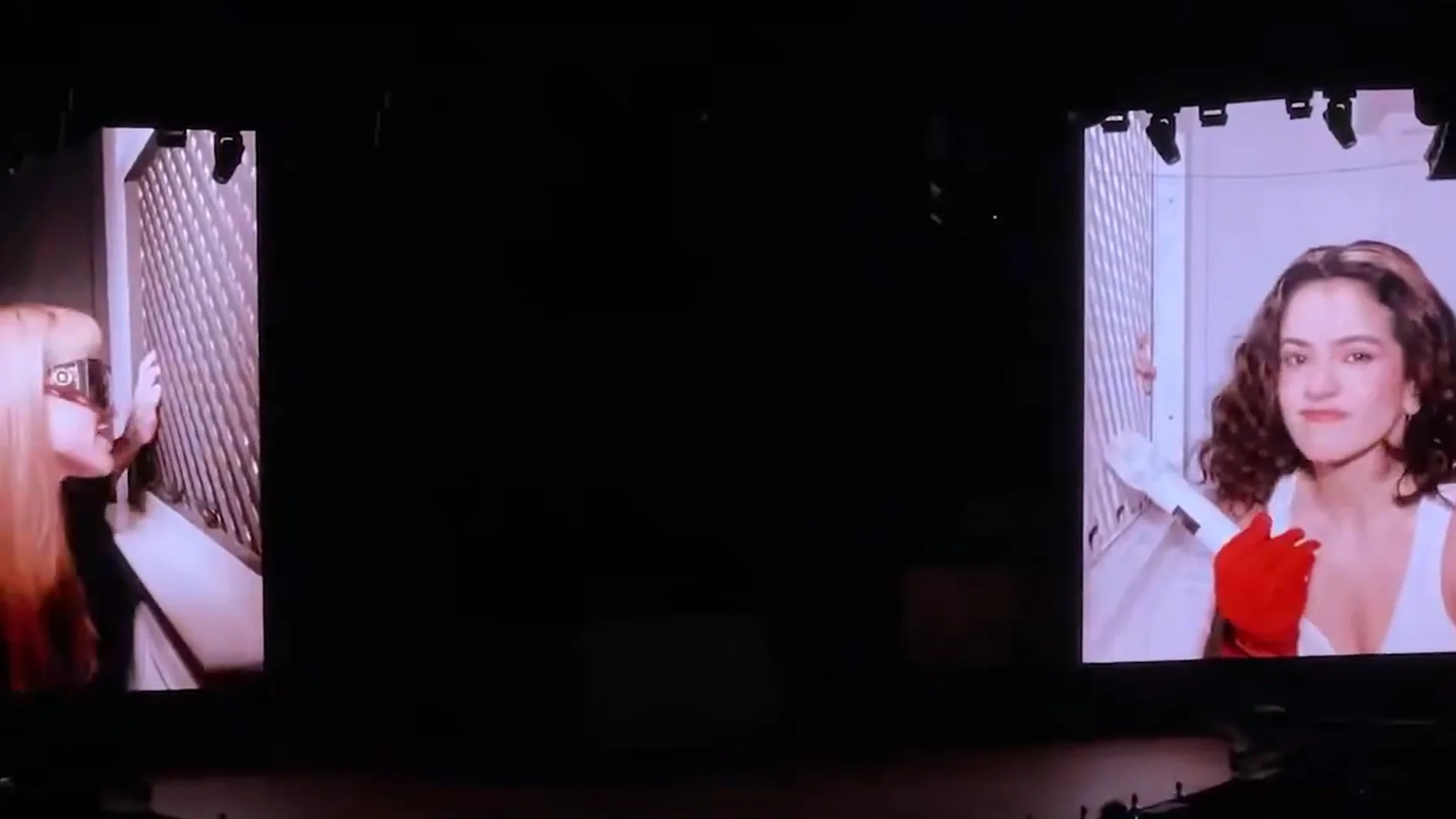La Joaqui en el confesionario de Rosalía en su concierto en Buenos Aires La Joaqui en el confesionario de Rosalía en su concierto en Buenos Aires